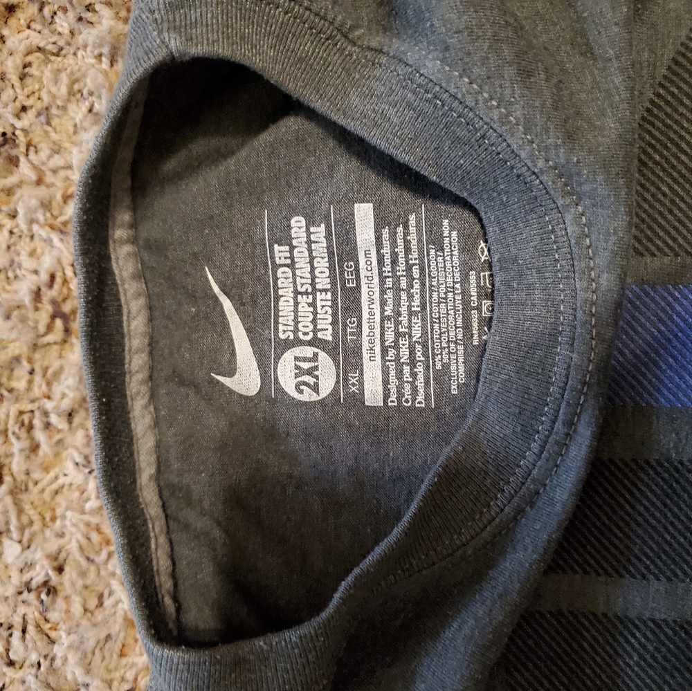 T shirt - Picture 1 of 2